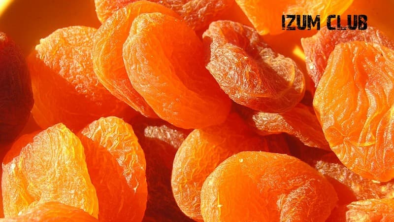 Если оценивать количество витаминов, то в кураге их намного меньше, чем в абрикосах. Несмотря на это, в кураге содержится намного больше микроэлементов